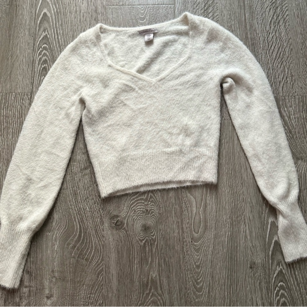 Sincerely Jules Cream V-Neck Cropped Knit Sweater - Size M